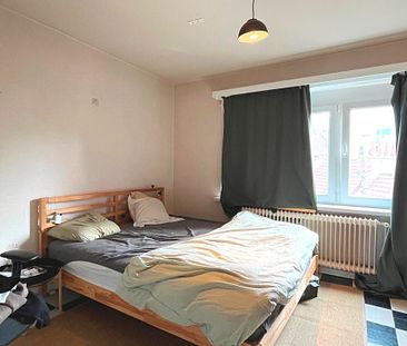 instapklaar éénslaapkamer appartement op de vierde verdieping op wandelafstand van Gent Sint-Pietersstation. - Foto 6