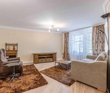 Wellington Lodge, North Street, Winkfield, SL4 - Photo 3