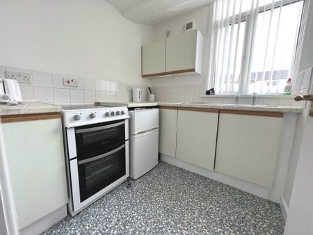 Clifton Drive, Blackpool, FY4 1NX - Photo 3