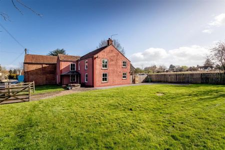 3 bedroom detached house to rent - Photo 2