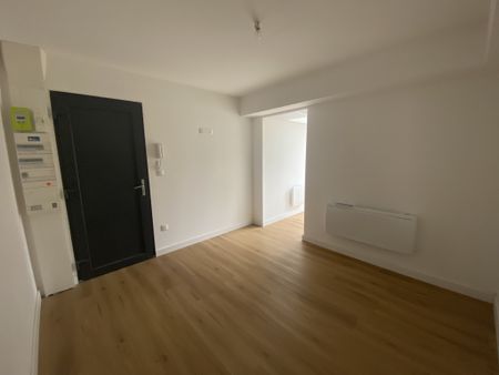 APPARTEMENT F1 BIS MEUBLÉ AVEC COURETTE - QUARTIER SAINT PIERRE - Photo 2