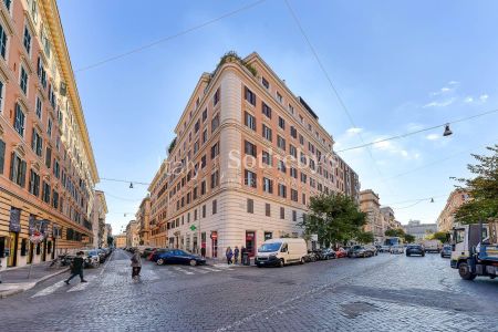 Elegante residenza di rappresentanza nel quartiere Prati - Photo 2