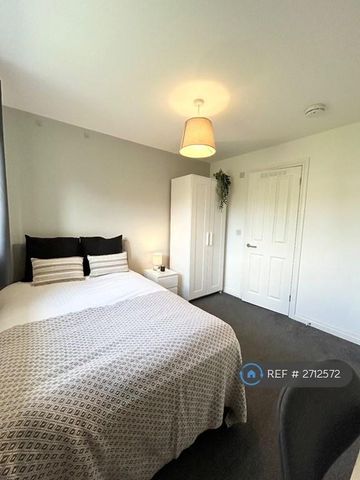 1 bedroom in a house share to rent - Photo 3