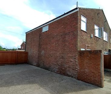 3 bedroom end of terrace house to rent - Photo 6