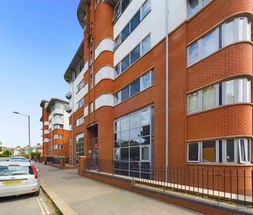 Central Park Towers, 28 Central Park Avenue, Plymouth, Devon, PL4 - Photo 6