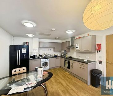 1 bedroom in a house share to rent - Photo 2