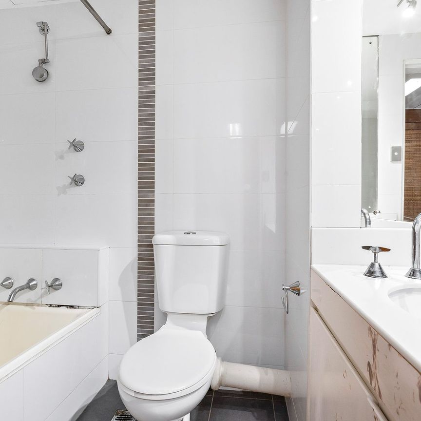 Great one-bedroom in premium location - Photo 1