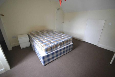 5 bedroom semi-detached house to rent - Photo 2