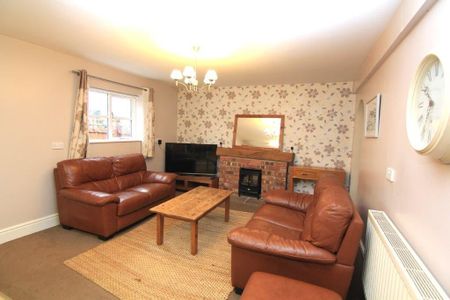 3 Bedroom Cottage, Chester - Photo 3