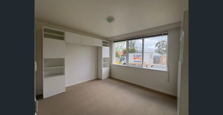 Light-Filled Two Bedroom Apartment – Water Included! - Photo 3