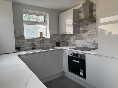 2 bedroom maisonette to rent - Photo 4