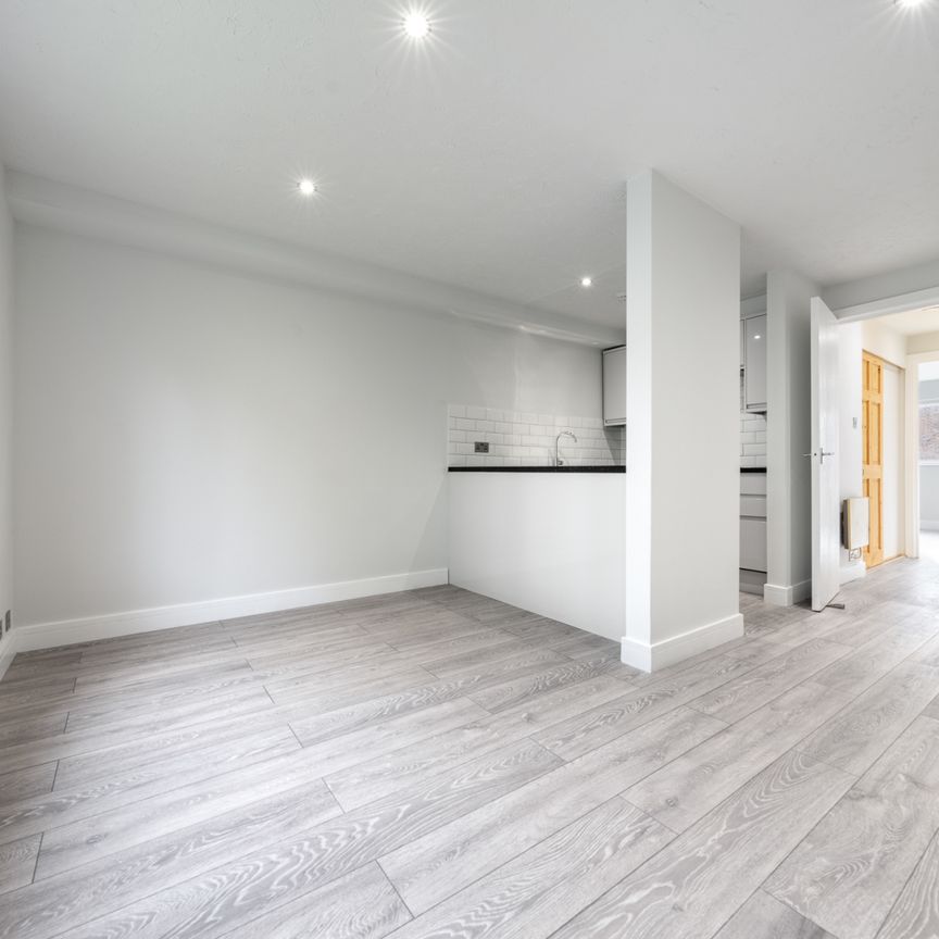 Lister Court, Pasteur Close, NW9 - Photo 1