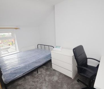 4 bedroom terraced house to rent - Photo 5