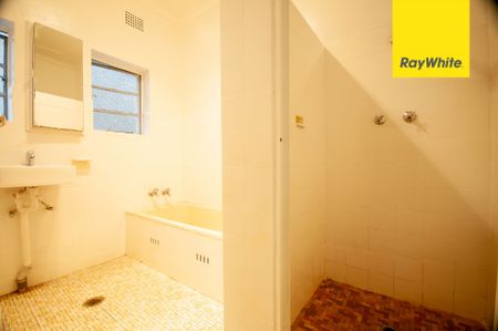 UPDATED THREE BEDDER IN CONVENIENT LOCATION - Photo 5