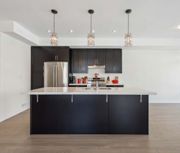 For Lease - 43 Griffith Street, Aurora, Ontario - Photo 4