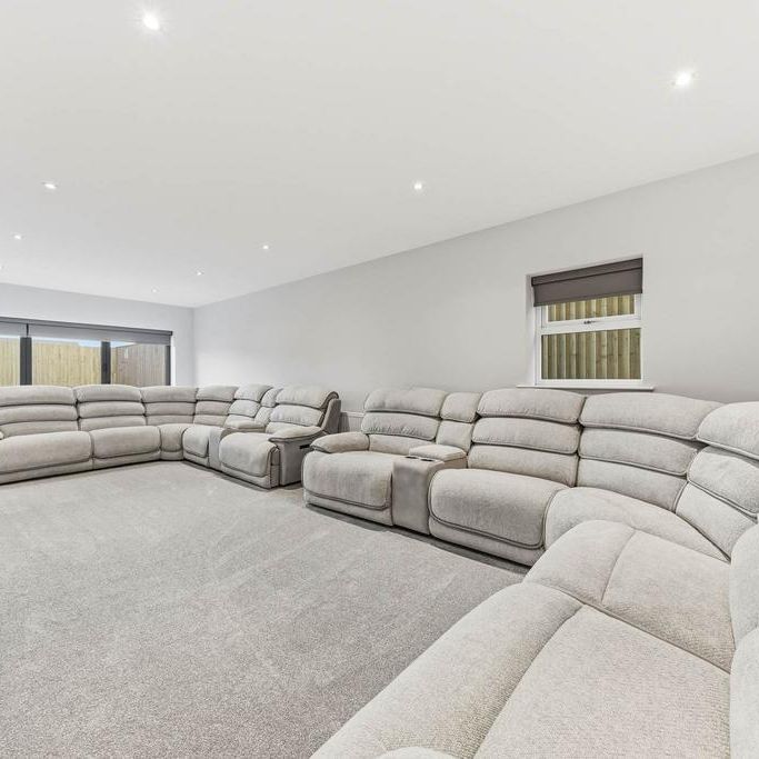 5 bedroom detached house to rent - Photo 1