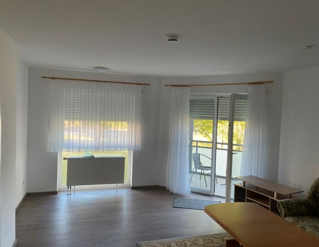 tolle Wohnung mit neuwertiger Einbauküche, auch für Senioren geeignet - Photo 1