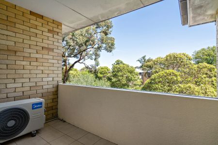 Beautifully Presented Apartment for Lease in Prime Location - Photo 5