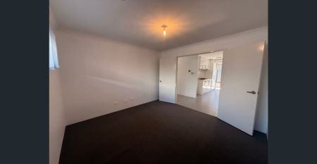 Stylish Family Living in a Sought-After Location - Photo 2