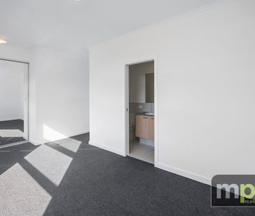 Beautifully built home nestled among the serenity of Mount Barker! - Photo 4