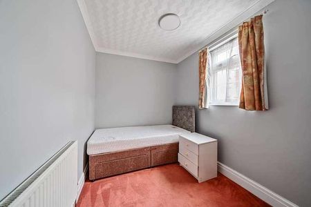 Edgware, Harrow, HA8 - Photo 2