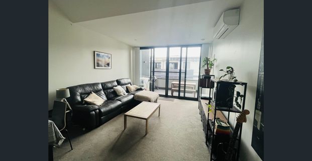 STUNNING SPACIOUS TWO BEDROOM UNIT IN PRIME INNER-CITY LOCATION - Photo 1