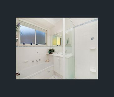 Spacious Family Home in Quiet Cul-de-Sac - Convenient Location! - Photo 5