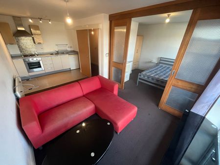 Studio Flat, Renolds House, M5 - Photo 3