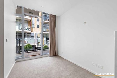 PRIME LOCATION - Metropolitan Complex, New Acton - Photo 5