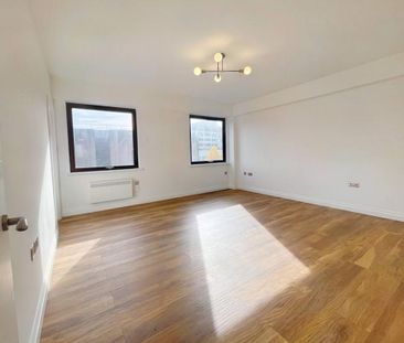 2 bedroom flat to rent - Photo 2