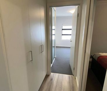 Prestige and Stylish Two-Bedroom Apartment - Photo 2