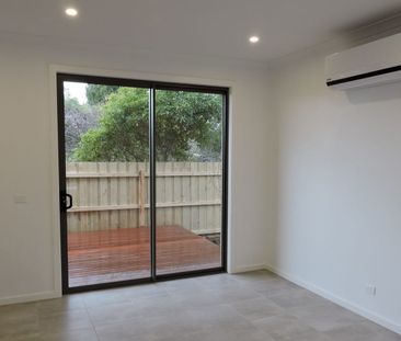 Modern two bedroom townhouse - Photo 4