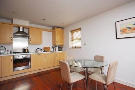 2 bedroom flat to rent - Photo 4