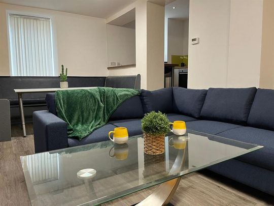 9 bedroom private hall to rent - Photo 1