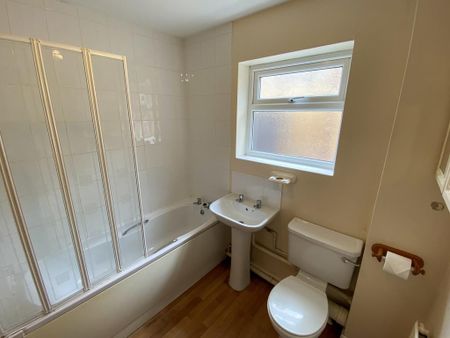 2 bedroom terraced house to rent - Photo 4