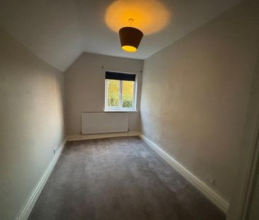 4 bedroom semi-detached house to rent - Photo 2