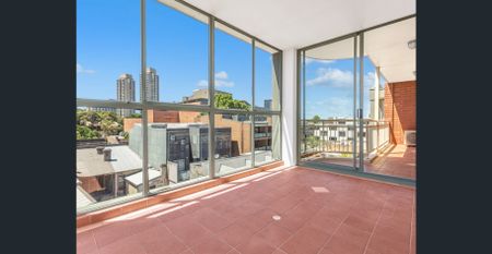 Renovated Top-Floor Apartment with Two Balconies, Enclosed Terrace + Parking - Photo 5