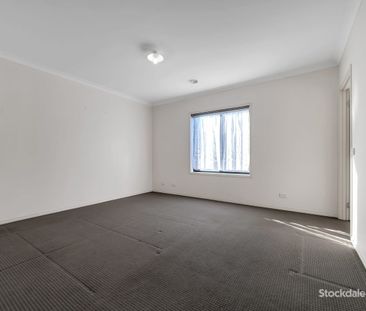 4 BEDROOM STUNNER IN THE ALAMANDA SCHOOL ZONE !! - Photo 4