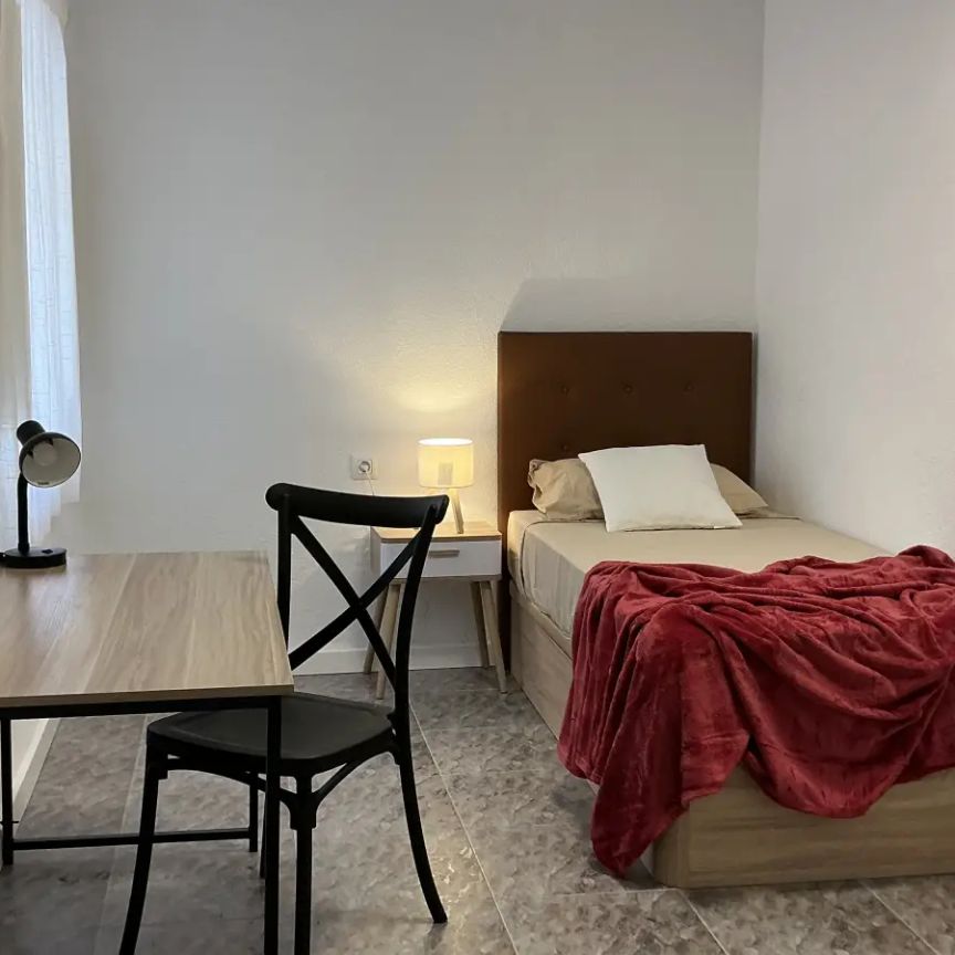 Room in a shared 5-bedroom apartment for rent in Alicante, bills included - Foto 1