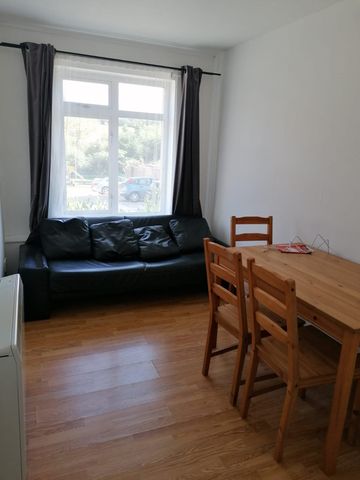 3 bed flat to rent in Titania Close, Colchester - Photo 4