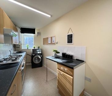 1 bedroom in a flat share to rent - Photo 5