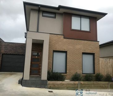 TOWNHOUSE IN GREAT LOCATION - Photo 1