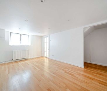 An attractive family home in an ideal location for town, schools an... - Photo 4