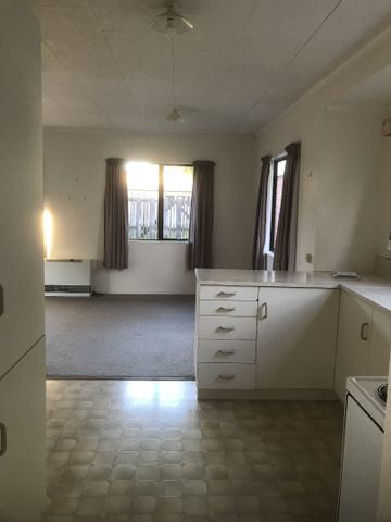 This is a very tidy easy-care home, features three double bedrooms, a family bathroom with bath and shower, separate toilet, open plan living to dining and into kitchen, separate laundry, free standing single garage and is fully fenced. - Photo 2