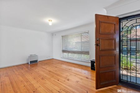 Quiet Front Unit Close to Beach, Cafes & Westfield Marion - Photo 2