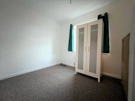 Two bedroom house close to Grange Hill Station- 1950 pcm - Photo 5