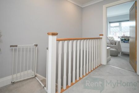 3 bedroom end of terrace house to rent - Photo 2