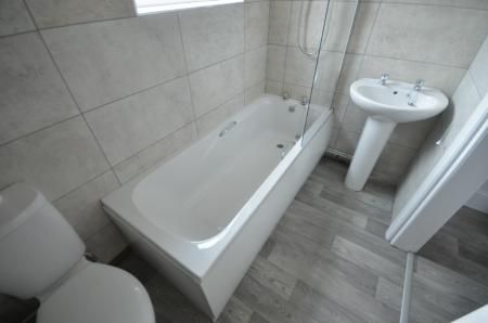 2 bedroom Terraced House To Let - Photo 4