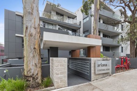Luxuriously Appointed Ground Floor Apartment in Designer Complex - Photo 4