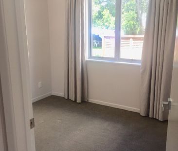 This well‑located three‑bedroom, one‑bathroom home at 103 Nixon Str... - Photo 5